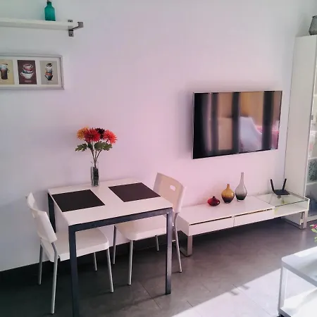 Lovely Apartment, Great Location!