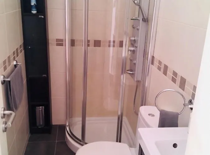 Lovely Apartment, Great Location! *