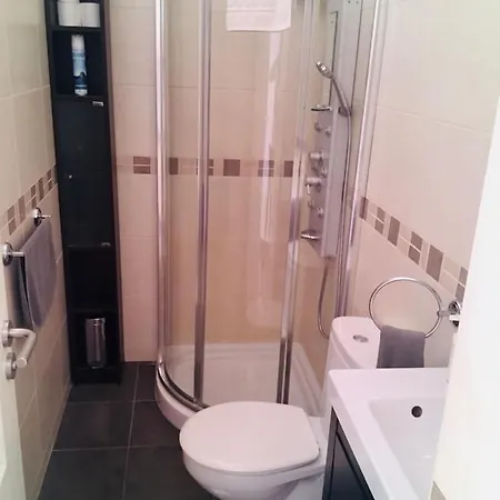 Lovely Apartment, Great Location! *